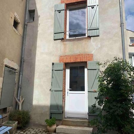 Petite Maison De Village Ebreuil Exterior foto